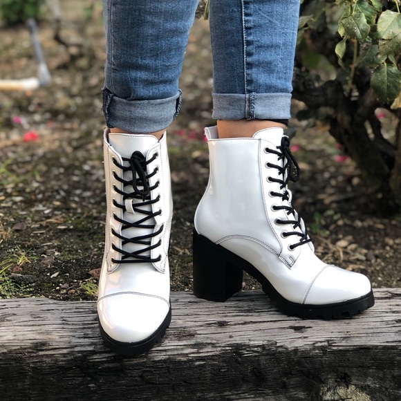 White patent ankle bootie - Picture 4 of 7